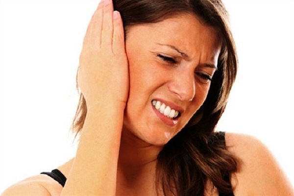Ngứa tai trái phải là điềm gì? Đánh đề số gì?-4