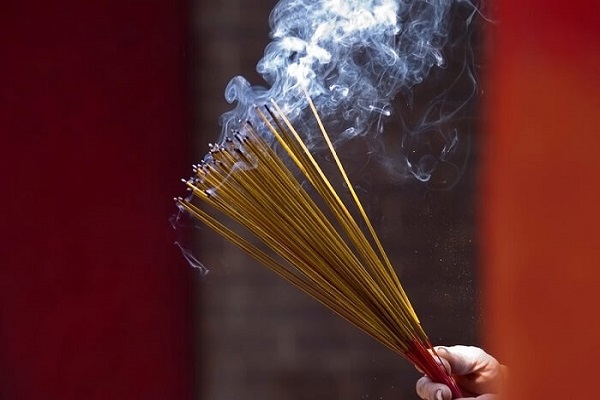Mơ thấy bàn thờ là điềm báo gì? Đánh đề bao nhiêu?-3
