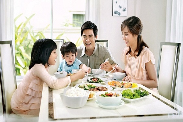 Nằm mơ thấy ăn cơm báo hiệu điềm gì? Đánh số gì-1